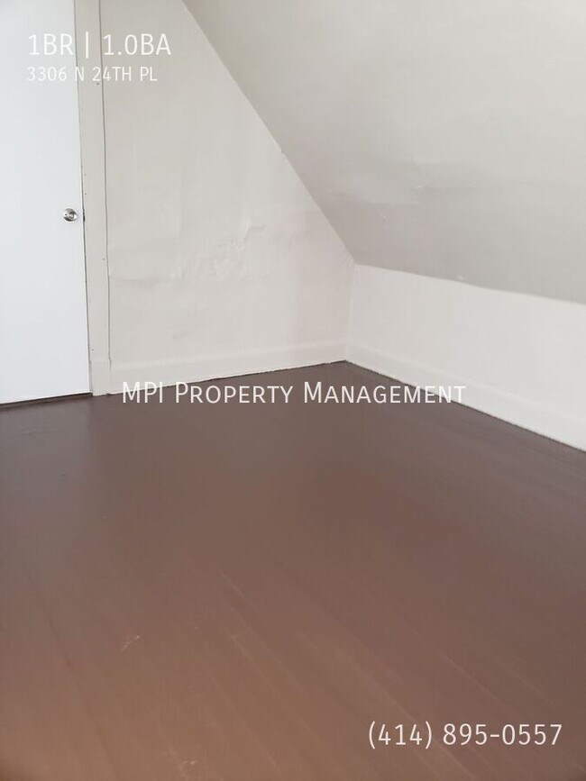 Building Photo - 3306 N 24th Pl