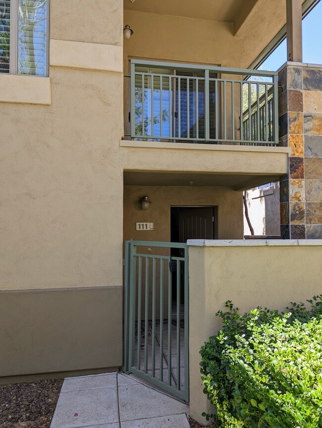 Building Photo - North Central Townhome W/Garage and Pool