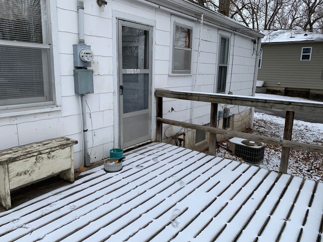Building Photo - Charming 2 Bed/1 Bath Home Near the K-Stat...