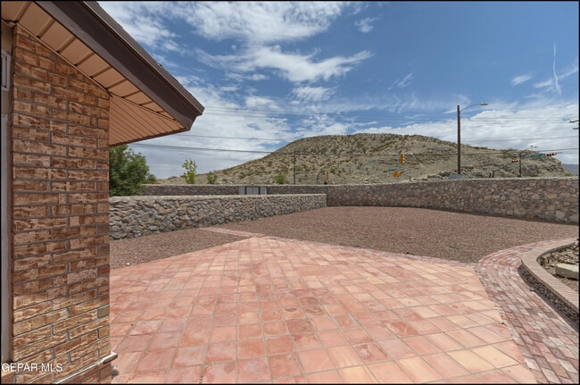 Building Photo - 894 Melville Ln