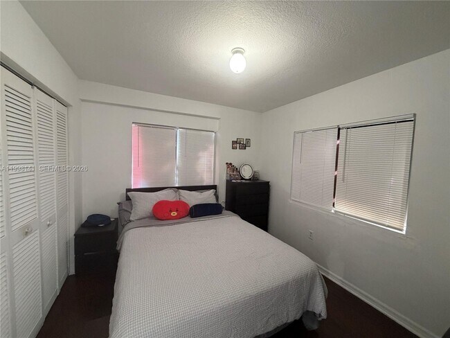 Building Photo - 2536 NW 24th St