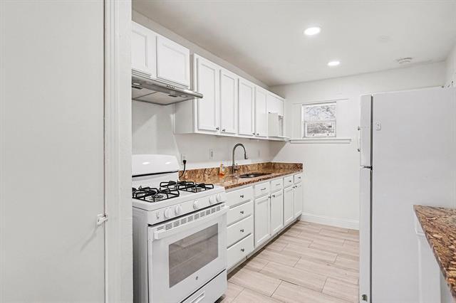 Building Photo - 2211 Barbell Ln