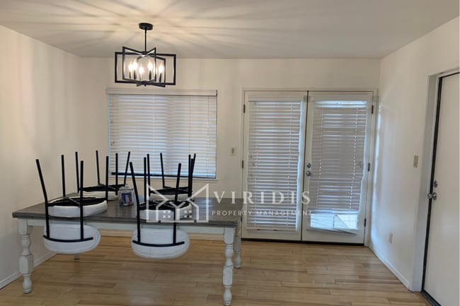 Building Photo - 1001 Mohawk St