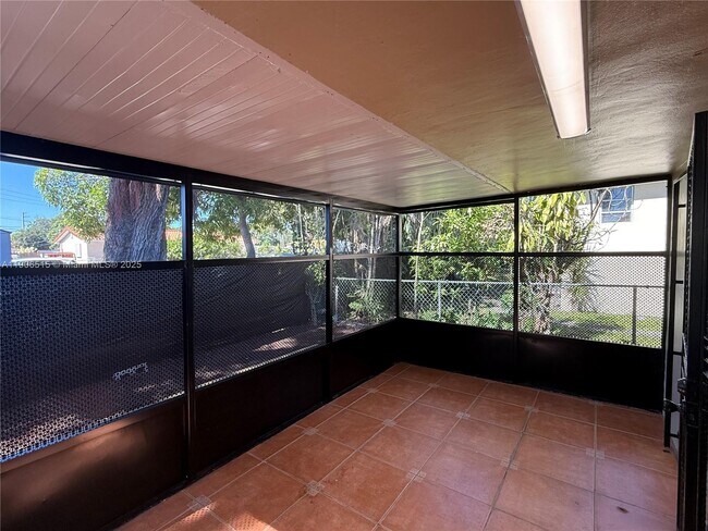 Building Photo - 1048 NW 32nd Pl