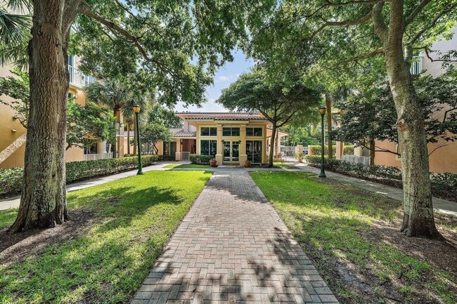 Building Photo - 1203 Town Center Dr