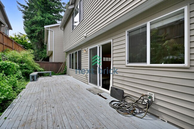 Building Photo - 3 BED & 2.5 BATH SINGLE FAMILY HOUSE FOR RENT