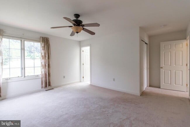 Building Photo - 17 Landon Way