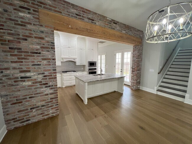 Building Photo - Stunning 4 bedroom, 3 bathroom 2 story hom...