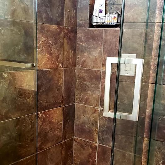 Bathroom Shower - 3705 Putter Dr