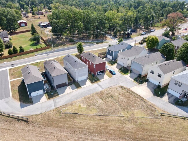 Building Photo - 1754 S Osage Rd