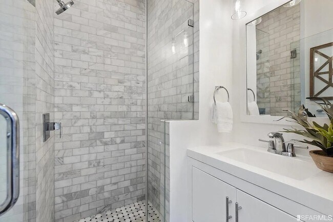 Building Photo - 271 Hermann St