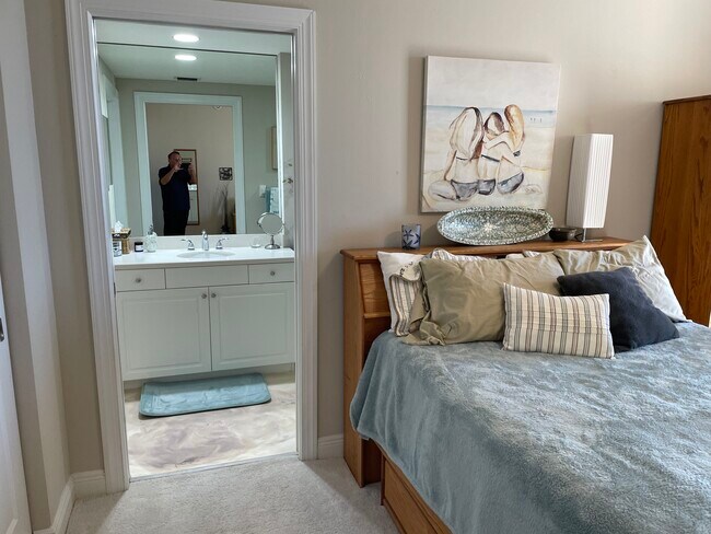 Building Photo - 2104 W First St