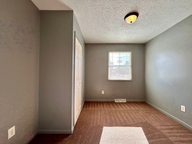 Building Photo - Three Bedroom Ranch-Style Home in Muskegon