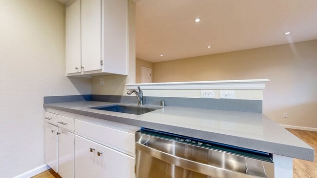 Building Photo - 1145 Edwards St