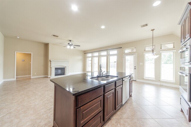 Building Photo - 27106 Cross Pointe Ct