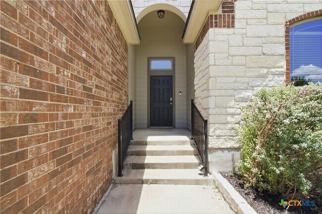 Building Photo - 5716 Blackstone Dr