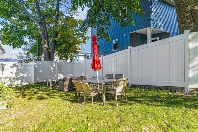 Building Photo - 16 Gould Ave