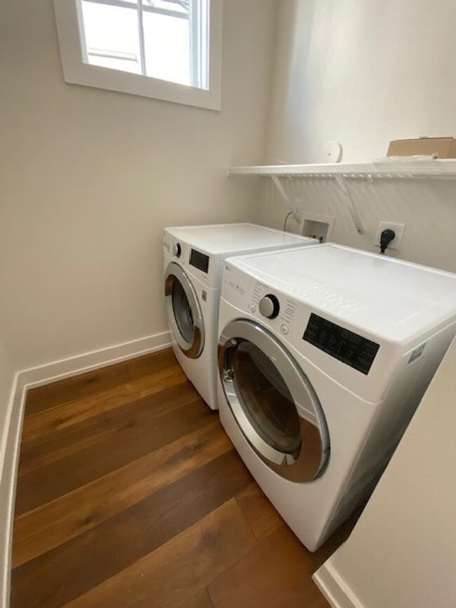 Building Photo - Welcome to our luxurious townhouse in the ...
