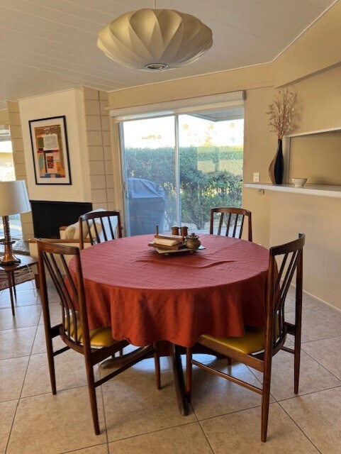 Building Photo - 37800 Da Vall Dr