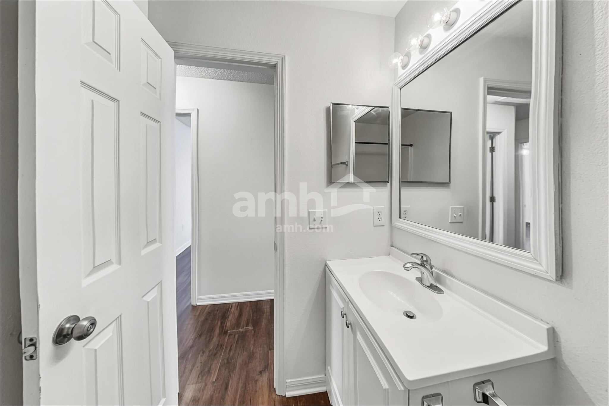 Building Photo - 10421 Opus Dr