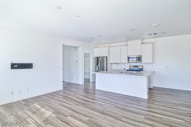 Building Photo - 216 Callen Falls Ave