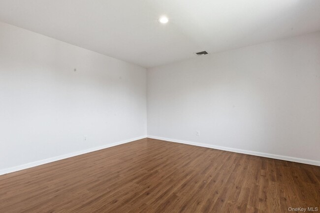 Building Photo - 2 Larissa Ln
