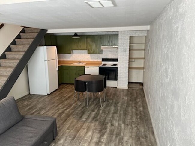 Building Photo - 1BD 1BTH Townhouse near Belmar