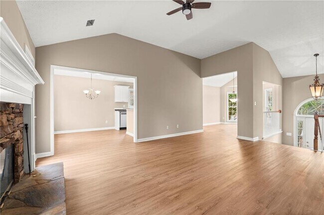 Building Photo - 16 Valleyside Dr