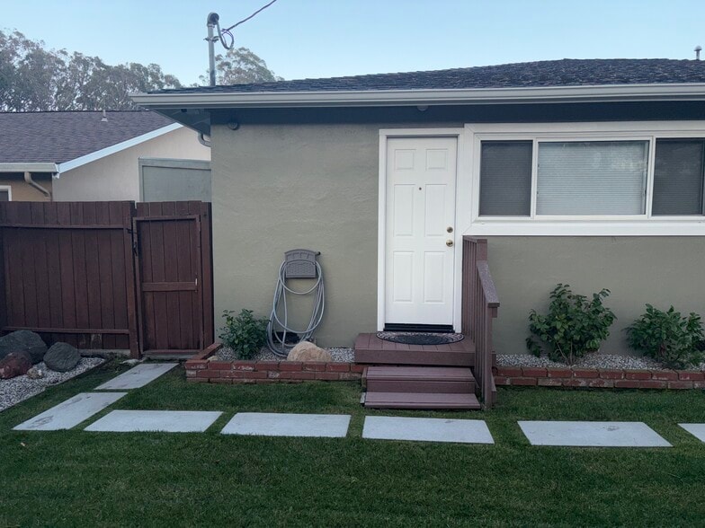 Building Photo - 1960 Claremont Dr