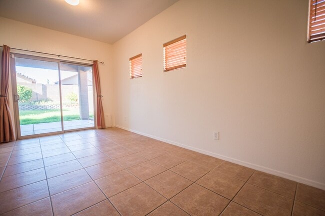 Building Photo - Charming 4 Bedroom, 3 Bath Home, with 2 Ca...