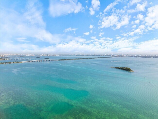Building Photo - 2020 N Bayshore Dr