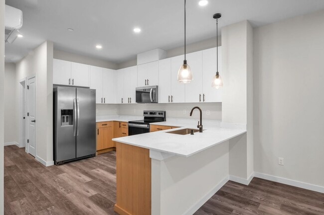 Building Photo - Brand New Townhomes - North Lynnwood!