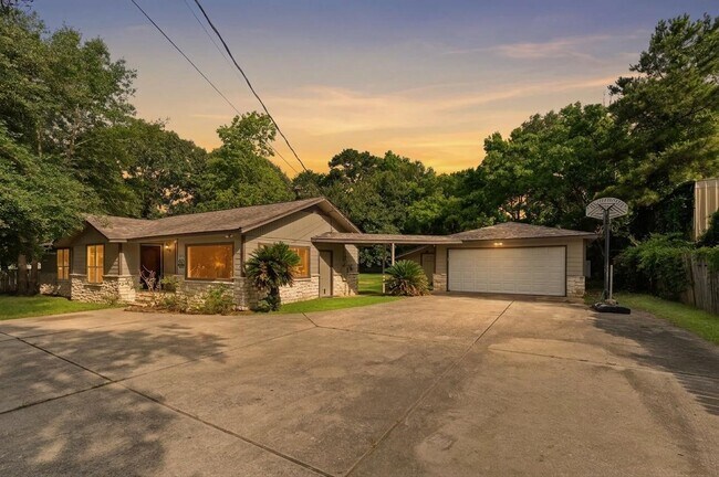 Building Photo - 1505 Gladiola Ave
