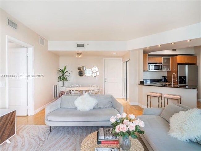 Building Photo - 480 NE 30th St