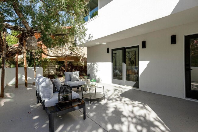 Building Photo - **3900 Paseo De Las Tortugas Torrance** Spacious 4 bedroom 3 bath with beautiful view!