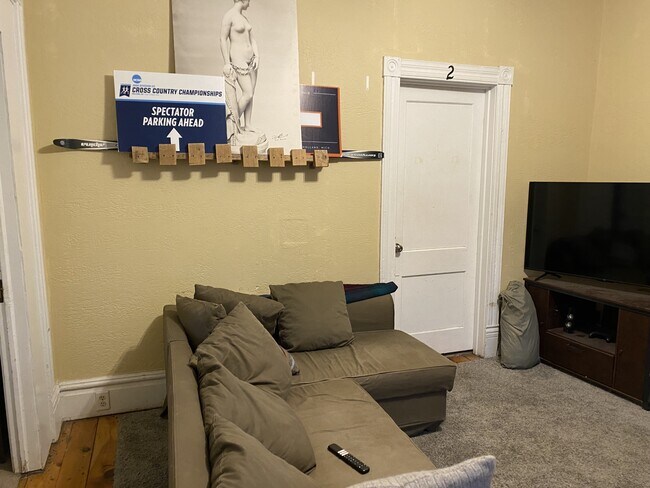 Building Photo - 11 W 14th St