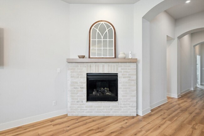 Building Photo - 453 Arcane Dr
