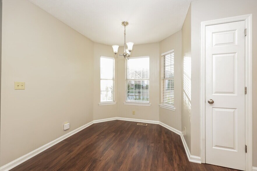 Building Photo - 3925 Calumet Dr