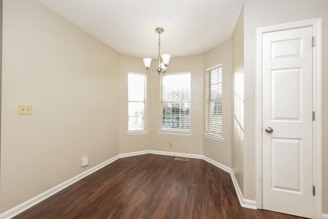 Building Photo - 3925 Calumet Dr