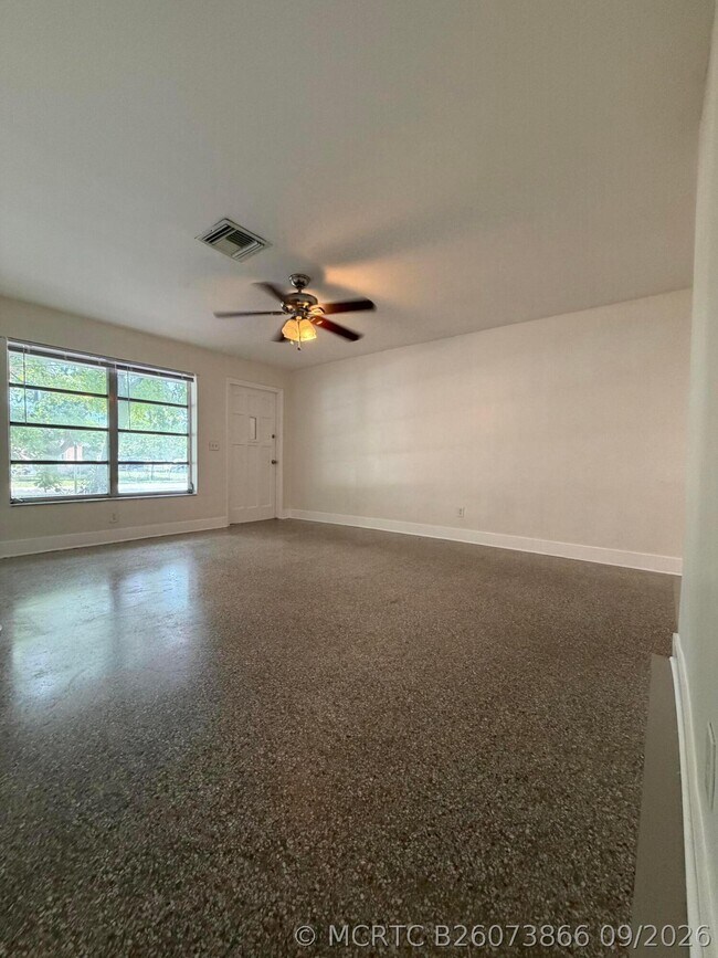 Building Photo - 3820 SW 61st Ave
