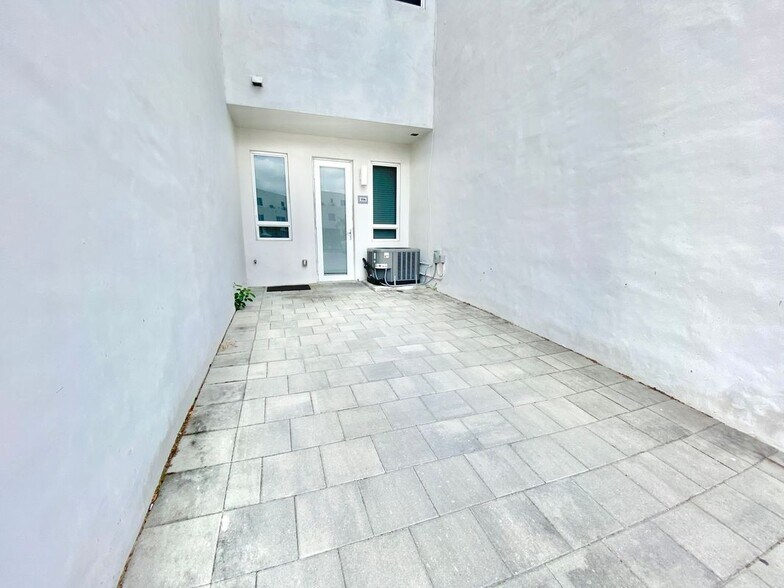Building Photo - 6415 NW 102nd Path