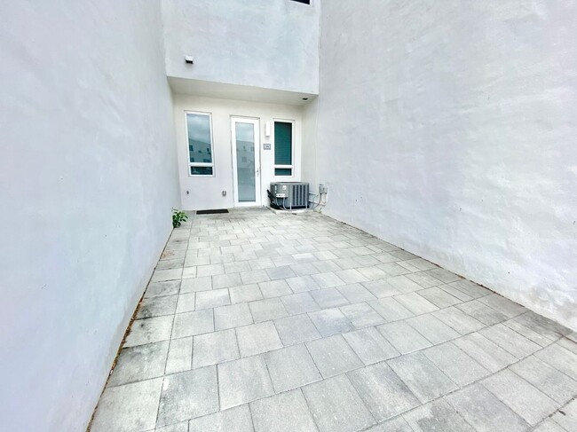 Building Photo - 6415 NW 102nd Path