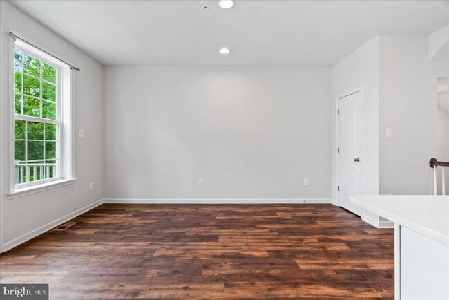 Building Photo - 309 Spring Bank Way
