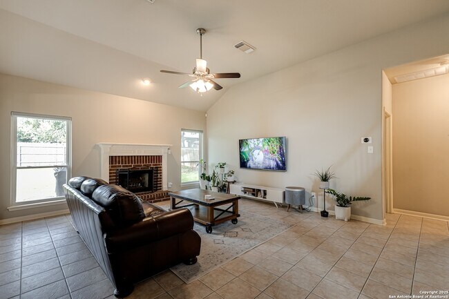 Building Photo - 2026 Thicket Trail Dr