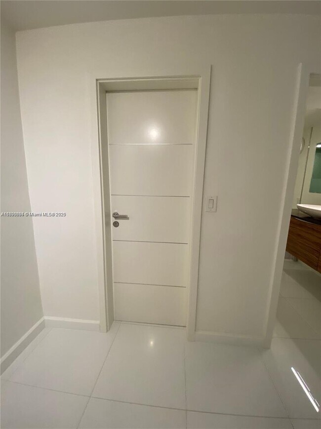 Building Photo - 1401 S Ocean Dr