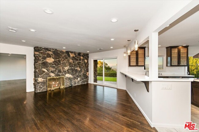 Building Photo - 15451 Longbow Dr