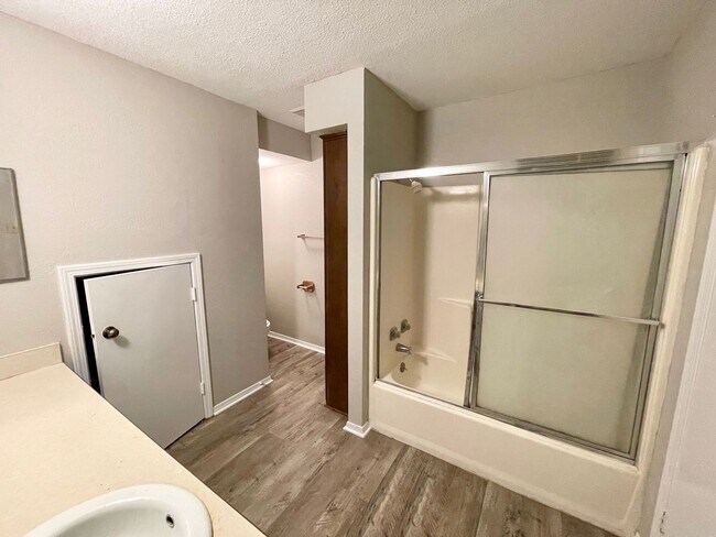 Building Photo - 3825 Kimberly Dr