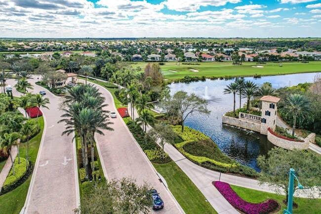 Building Photo - 114 Carmela Ct