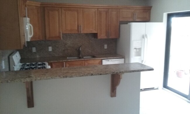 Building Photo - 2420 Waterside Dr