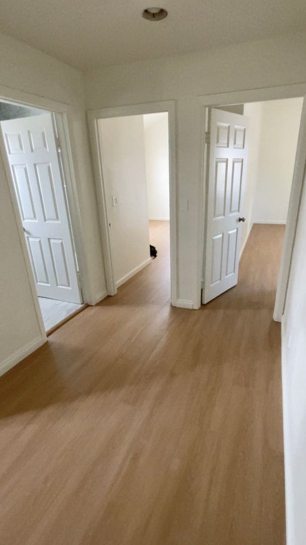 Building Photo - Remodeled Duplex close to the beach